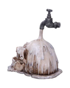 Tapped Drowning Totenkopf -Halloween Dekorations Geschäft tapped drowning totenschaedel deko gothic halloween und horror deko tapped drowning skull decor 51004 2